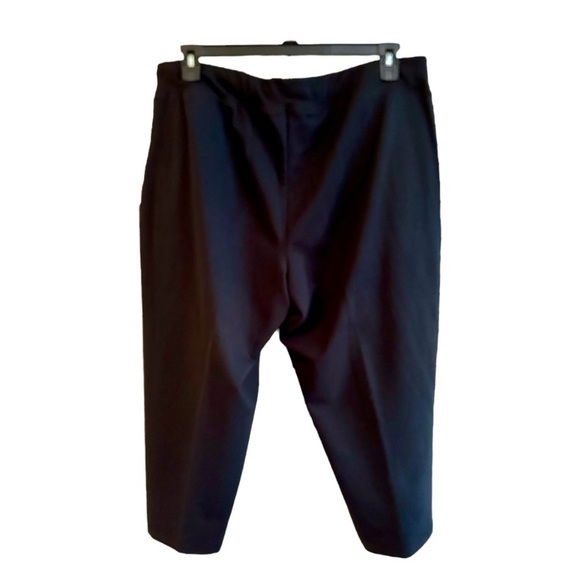 FASHION BUG, WOMENS, BLACK CAPRIS. COMFORTABLE STRETCH FABRIC. SIZE 1X - Picture 6 of 8